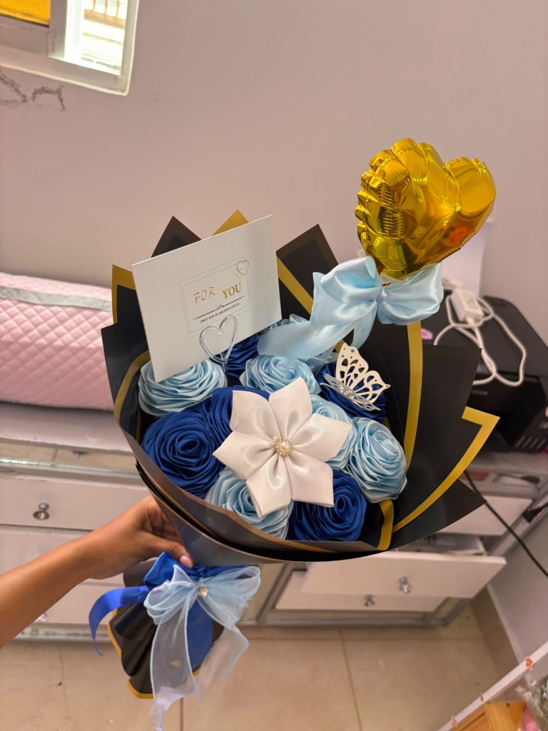 Ramo Azul For You con Globo Dorado